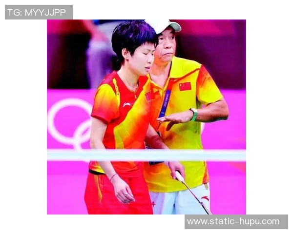 足球裁判旗语的基本知识与实用技巧解析助你成为裁判高手